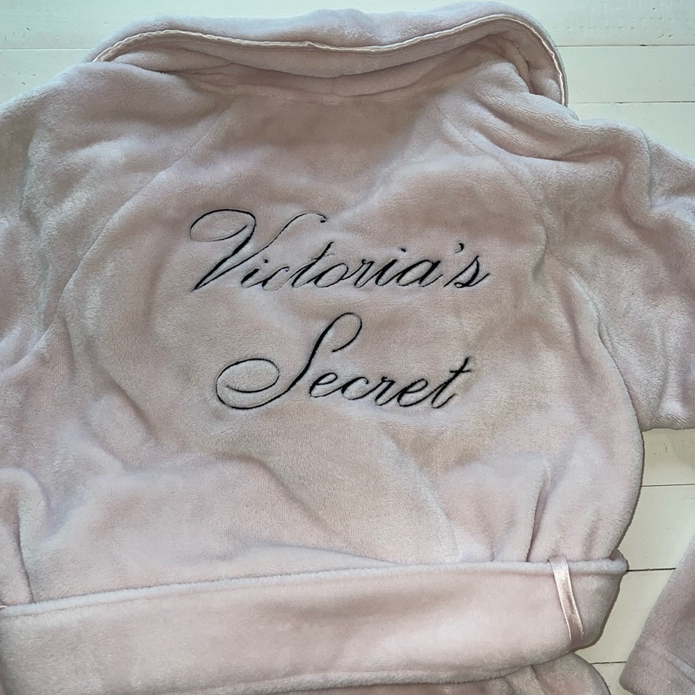 Victoria’s Secret Short Robe - Picture 2 of 7
